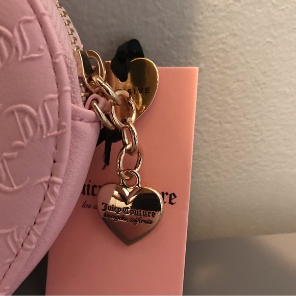 Juicy Couture Forever Heart Zip Around.Color is Light Pink. - Picture 3 of 4